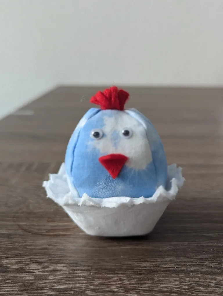 Osterdeko 'Kücken in Eierschale' von butinette